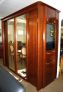 Dressing-cabine en merisier doré